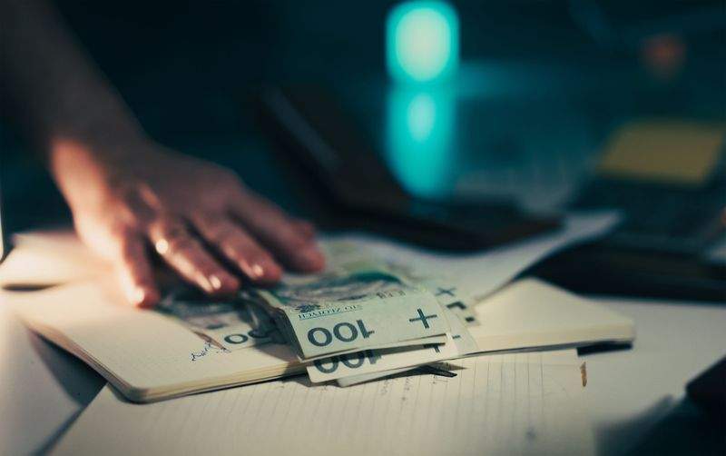 資金流向および取引記録の分析